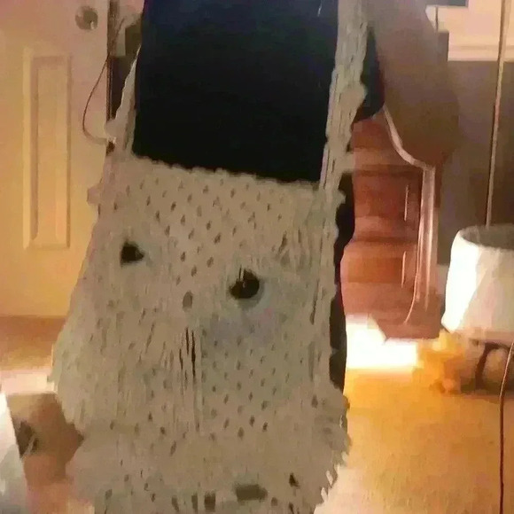 Vintage Macrame Owl Motif Beige W/ Wooden Accent Closure - Picture 2 of 13